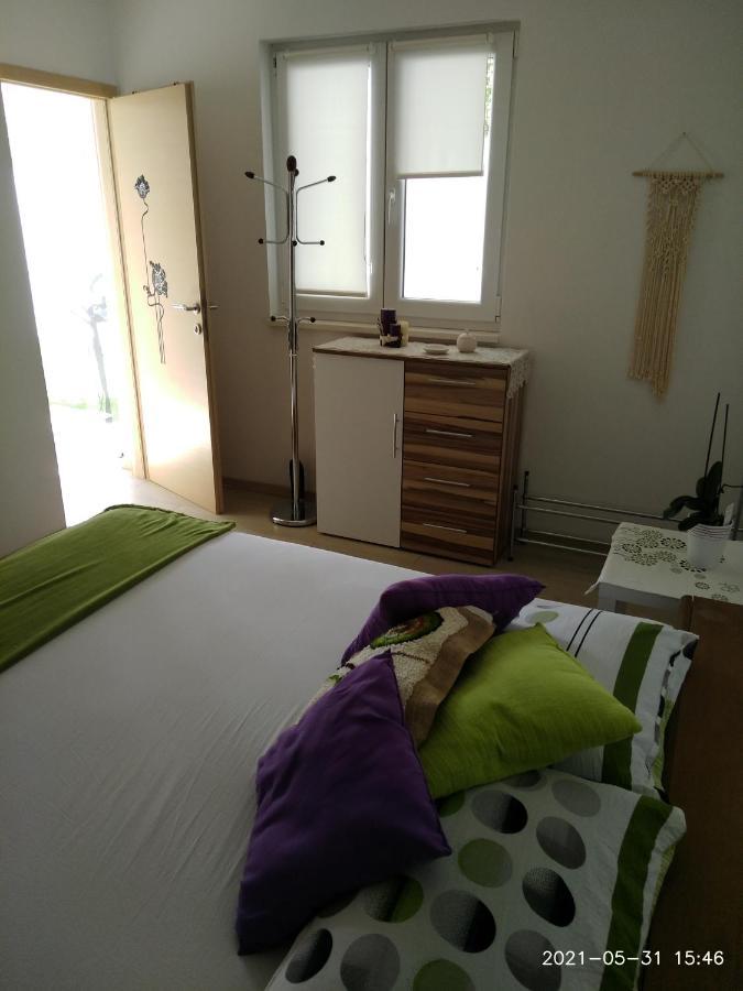 Private Pool And Sea View Apartment Omiš Esterno foto