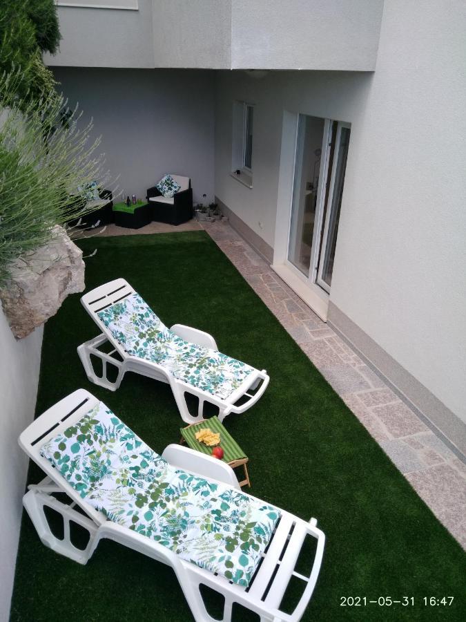 Private Pool And Sea View Apartment Omiš Esterno foto