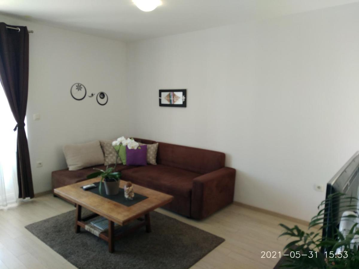 Private Pool And Sea View Apartment Omiš Esterno foto