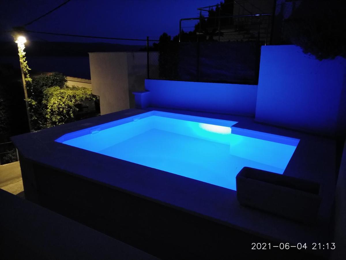 Private Pool And Sea View Apartment Omiš Esterno foto