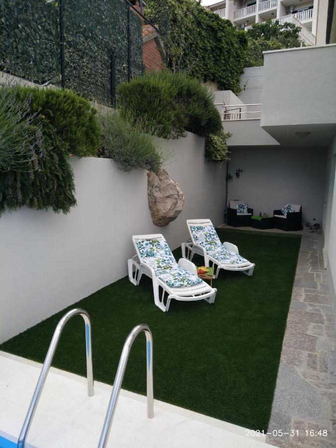 Private Pool And Sea View Apartment Omiš Esterno foto